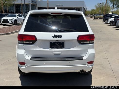 Used 2022 Jeep Grand Cherokee Laredo X RWD image 5