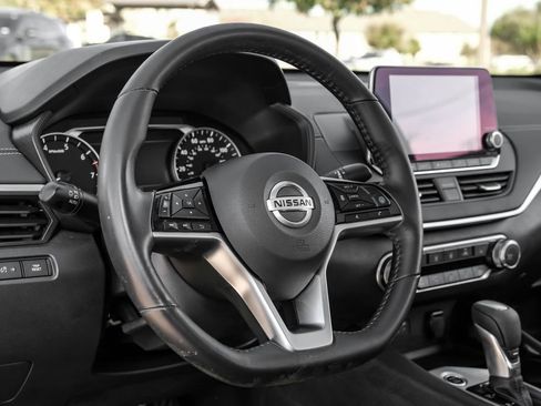 Used 2021 Nissan Altima 2.5 SV w/ SV Premium Package image 14