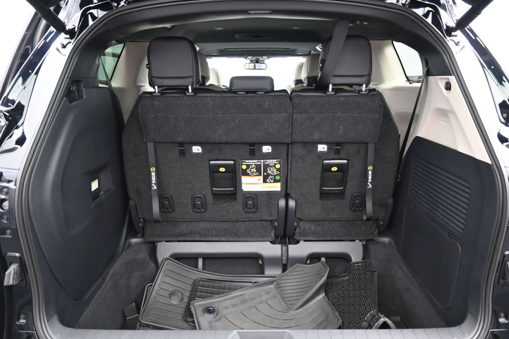 Used 2026 Toyota Sienna Limited FWD image 32