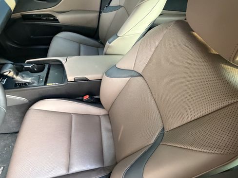 Certified 2023 Lexus ES 250 w/ Premium Package AWD/4WD image 15