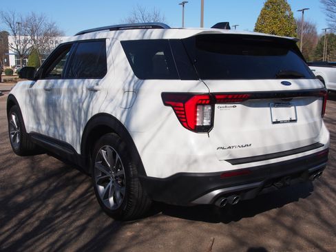 Used 2025 Ford Explorer Platinum w/ Ultimate Package image 5