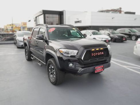 Certified 2016 Toyota Tacoma TRD Off-Road image 3