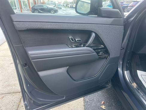 Used 2025 Land Rover Range Rover Sport SE image 24