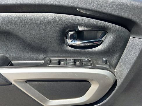 Used 2018 Nissan Titan SV w/ SV Convenience Package AWD/4WD image 22