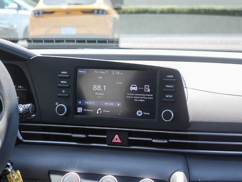 Certified 2023 Hyundai Elantra SE FWD image 18