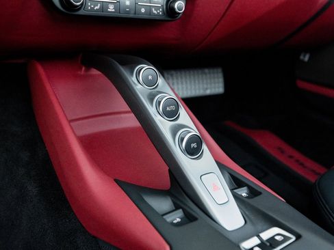 Used 2021 Ferrari 812 GTS image 21