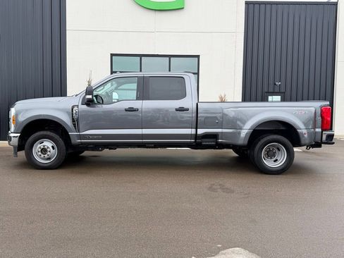 Used 2024 Ford F350 XLT image 2