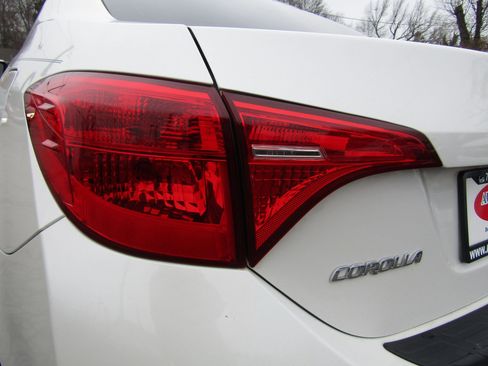 Used 2019 Toyota Corolla XLE image 11