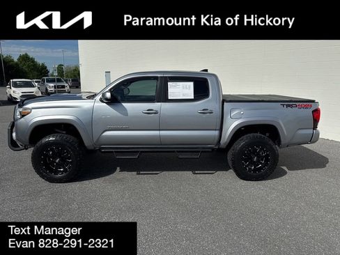 Used 2018 Toyota Tacoma TRD Sport w/ Technology Package image 4
