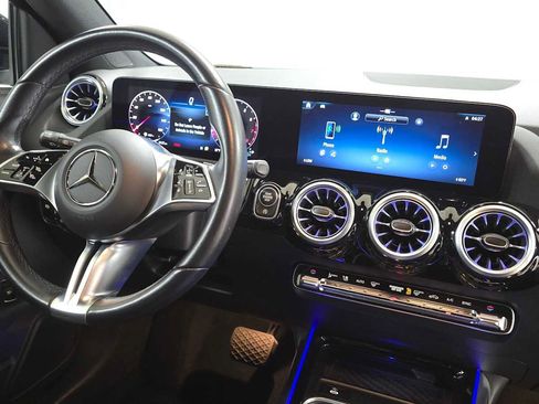 Used 2025 Mercedes-Benz GLA 250 image 11