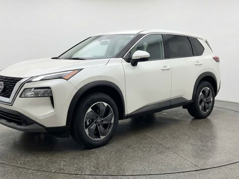 Used 2025 Nissan Rogue SV FWD image 3
