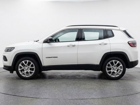 Used 2025 Jeep Compass Limited AWD/4WD image 5