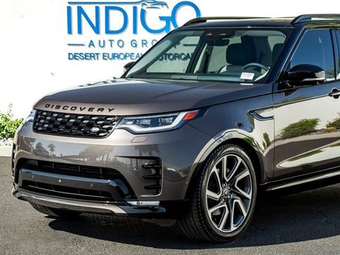 Used 2025 Land Rover Discovery Dynamic SE AWD/4WD image 2
