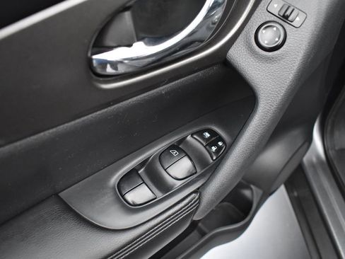 Used 2016 Nissan Rogue S image 11