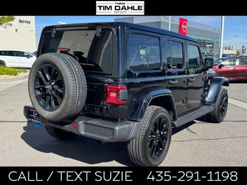 Used 2022 Jeep Wrangler Unlimited Sahara w/ Cold Weather Group AWD/4WD image 8