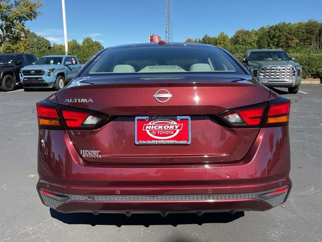 Used 2025 Nissan Altima 2.5 SV FWD image 9