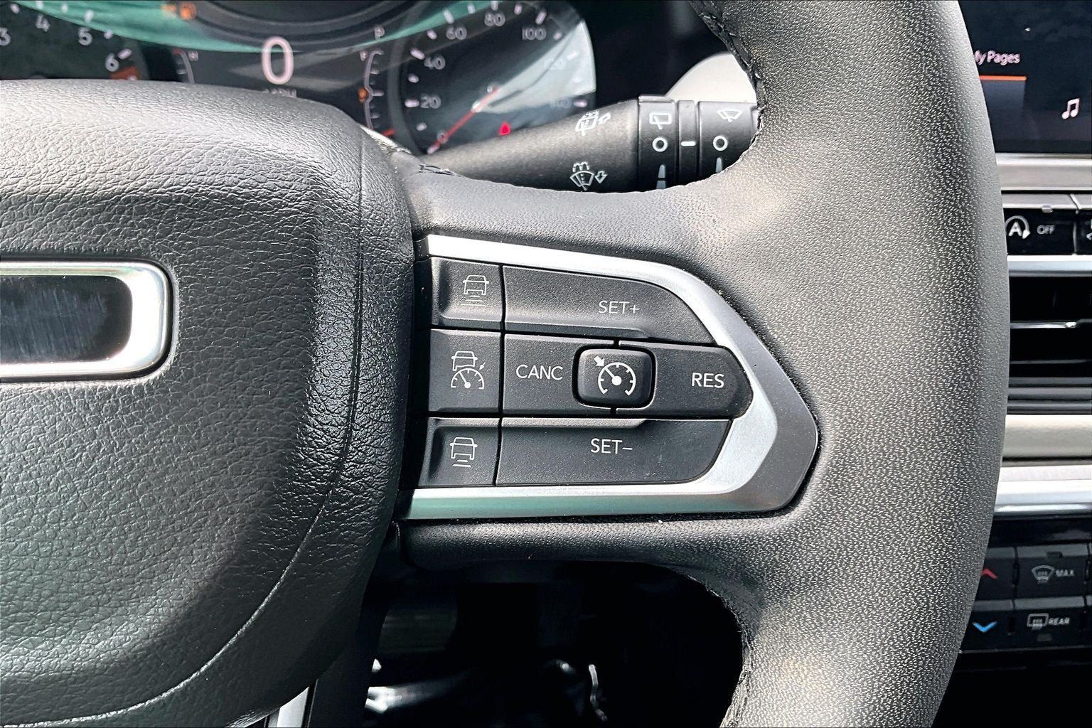Used 2023 Jeep Compass Limited AWD/4WD image 18