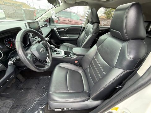 Used 2019 Toyota RAV4 XLE Premium w/ Cold Weather Package AWD/4WD image 18