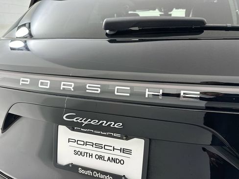 Used 2022 Porsche Cayenne image 34