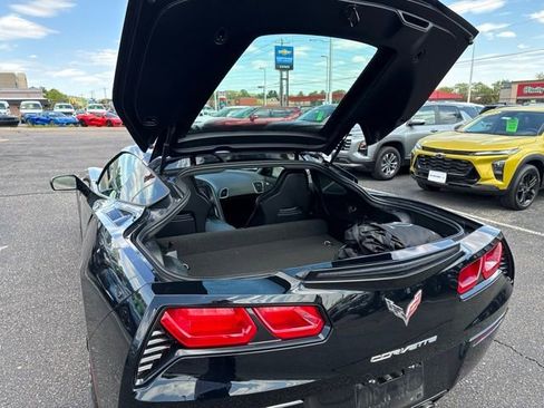 Used 2017 Chevrolet Corvette Stingray Coupe w/ 1LT RWD image 8