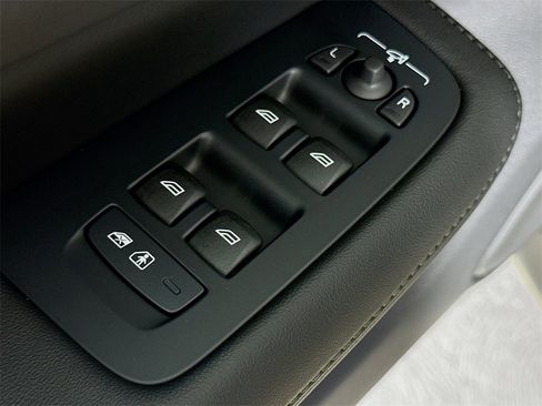 New 2026 Volvo V60 B5 Cross Country Plus w/ Climate Package image 17