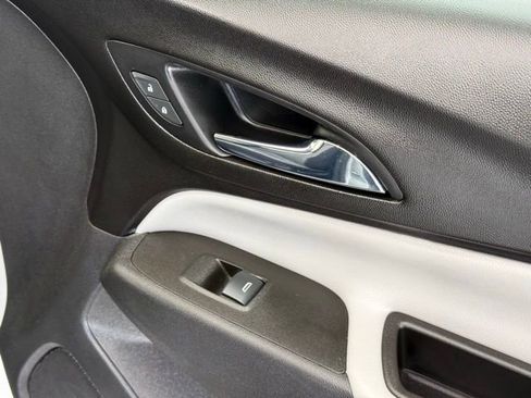 Used 2020 Chevrolet Equinox LT image 21