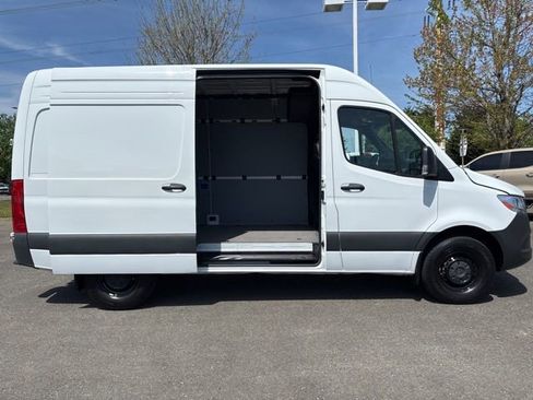 Used 2025 Mercedes-Benz Sprinter 2500 image 22