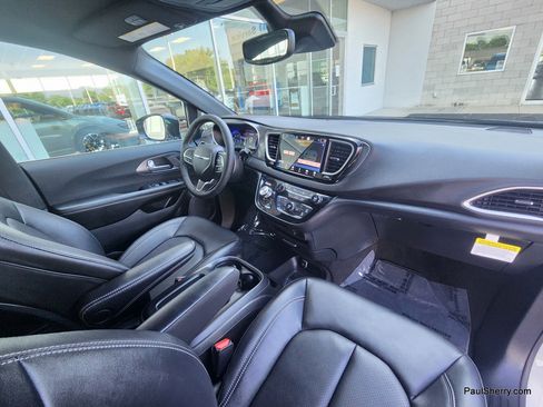 Used 2026 Chrysler Pacifica Select FWD image 54