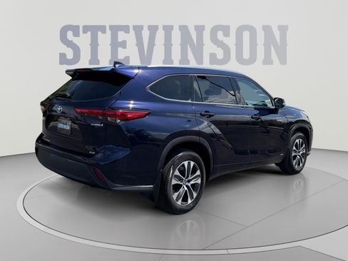 Used 2020 Toyota Highlander XLE AWD/4WD image 5