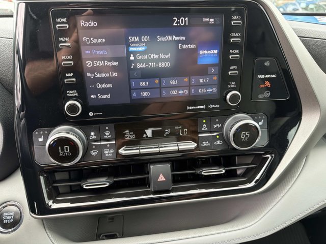 Used 2022 Toyota Highlander XLE FWD image 28