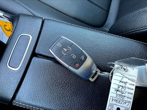 Used 2023 Mercedes-Benz GLB 250 4MATIC image 10