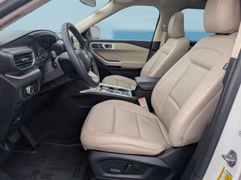 Used 2023 Ford Explorer XLT w/ Equipment Group 202A image 18