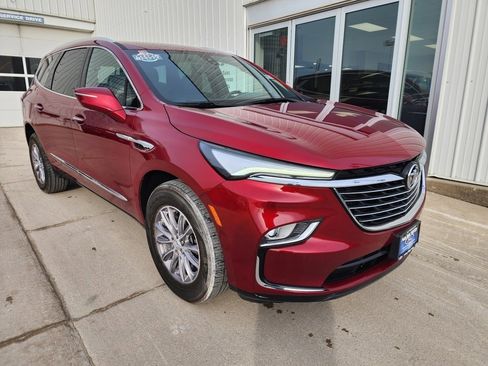 Used 2024 Buick Enclave Premium image 4