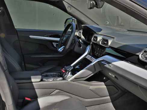 Used 2020 Lamborghini Urus AWD/4WD image 22