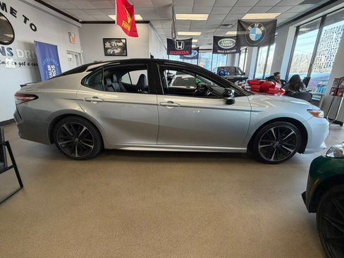 Used 2019 Toyota Camry XSE w/ Navigation Package image 13