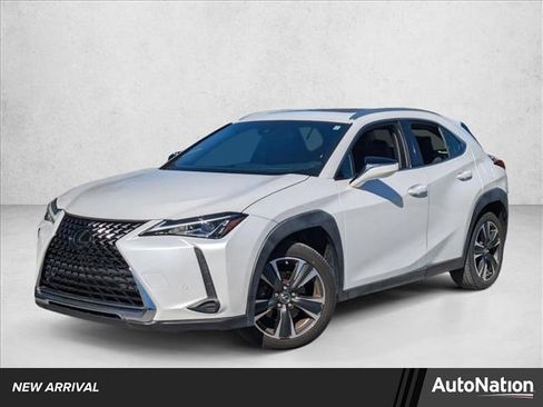 Used 2019 Lexus UX 200 image 1