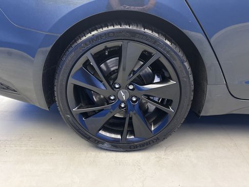 Used 2023 Genesis G70 3.3T w/ Sport Prestige Package AWD/4WD image 8