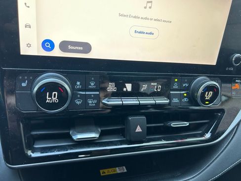 Certified 2023 Toyota Highlander XLE image 26