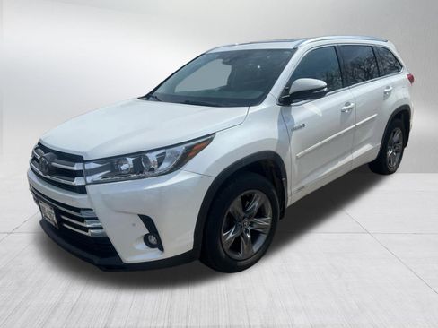 Used 2019 Toyota Highlander Limited Platinum image 3