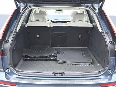 Used 2023 Volvo XC60 B5 Plus w/ Protection Package Premier image 15