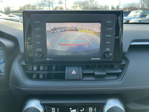 Used 2020 Toyota RAV4 LE image 18