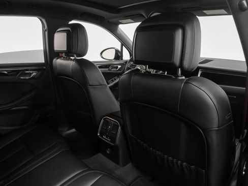 Used 2025 Porsche Macan image 22