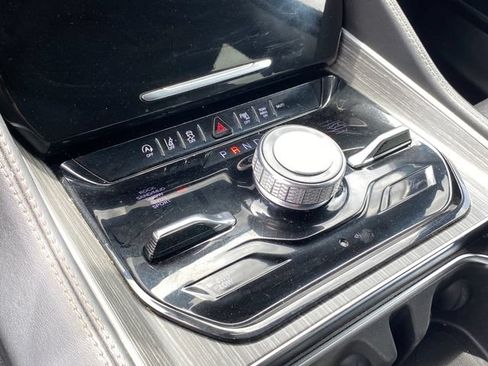 Used 2023 Jeep Wagoneer Series III w/ Preferred Equipment Group AWD/4WD image 12