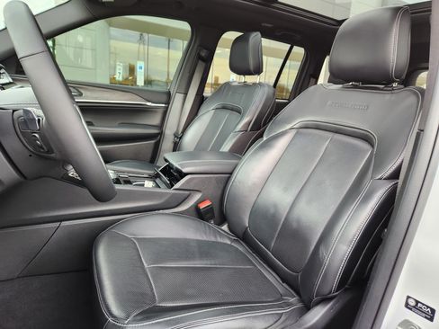 Used 2024 Jeep Grand Cherokee Overland image 10