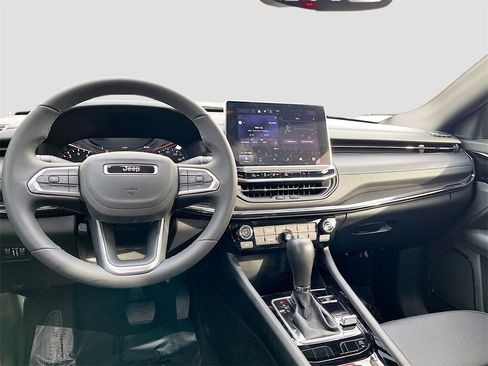 Used 2025 Jeep Compass Latitude w/ Altitude Special Edition image 22