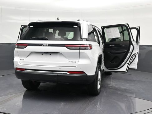 Used 2023 Jeep Grand Cherokee Laredo AWD/4WD image 43