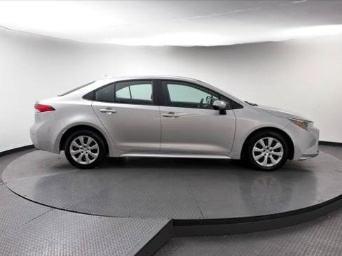 Used 2024 Toyota Corolla LE FWD image 9