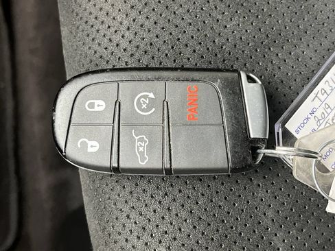Used 2019 Jeep Grand Cherokee Altitude AWD/4WD image 27
