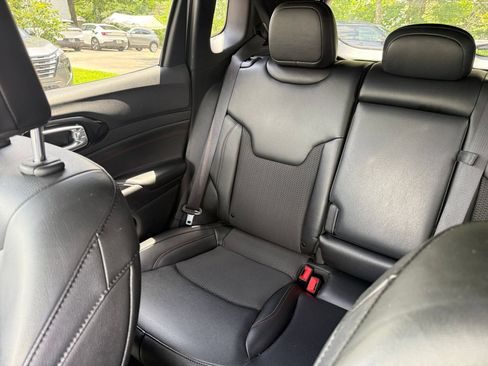 Used 2025 Jeep Compass Trailhawk AWD/4WD image 33