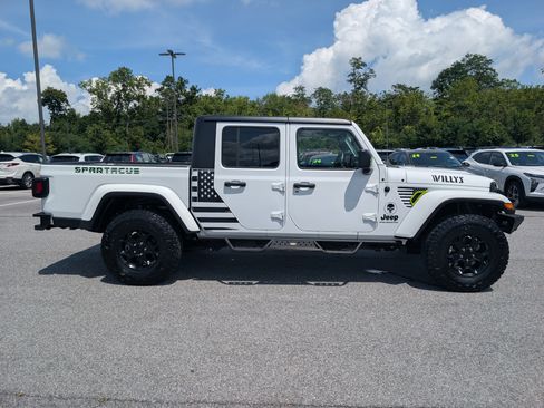 Used 2023 Jeep Gladiator Sport AWD/4WD image 6